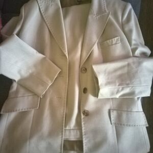Chic Women's Cream Blazer